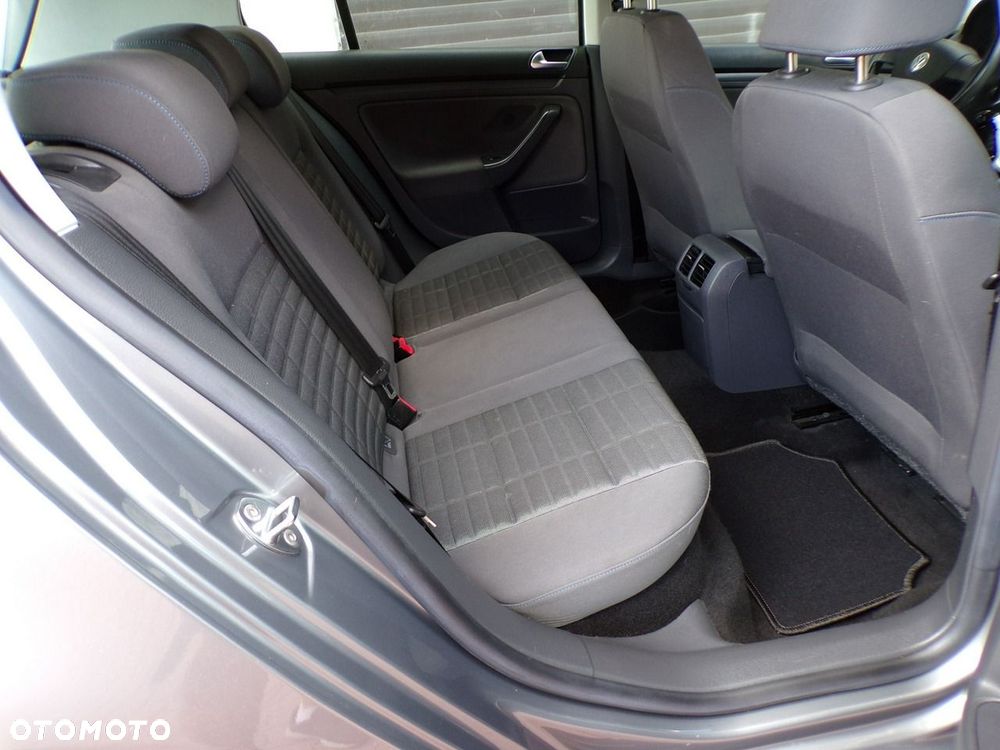 Volkswagen Golf - 31