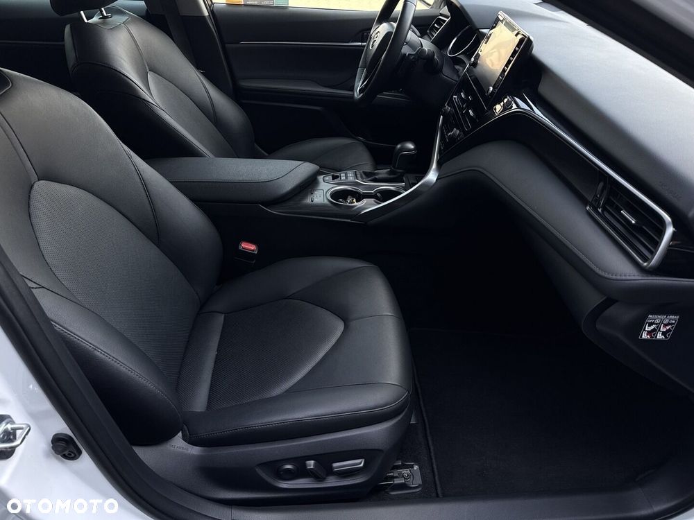 Toyota Camry 2.5 Hybrid Executive CVT - 14