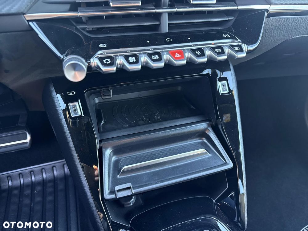 Peugeot 208 1.2 mHEV GT - 24