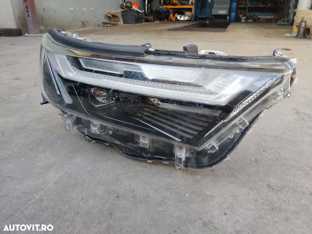 Far dreapta Xenon + LED TOYOTA RAV4 XA50 2022-2025 Facelift - 2