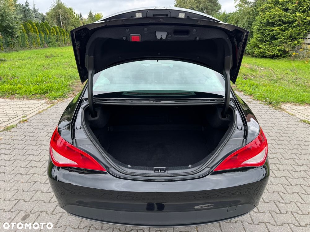 Mercedes-Benz CLA 180 7G-DCT - 10