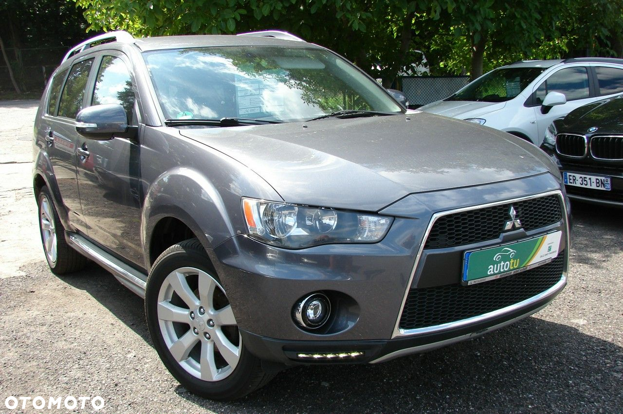 Mitsubishi Outlander - 2