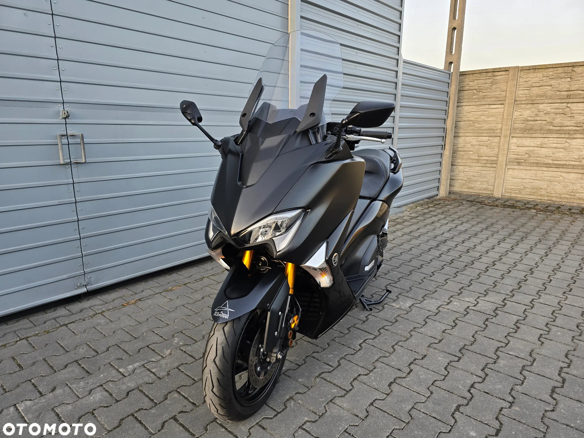 Yamaha Tmax - 10