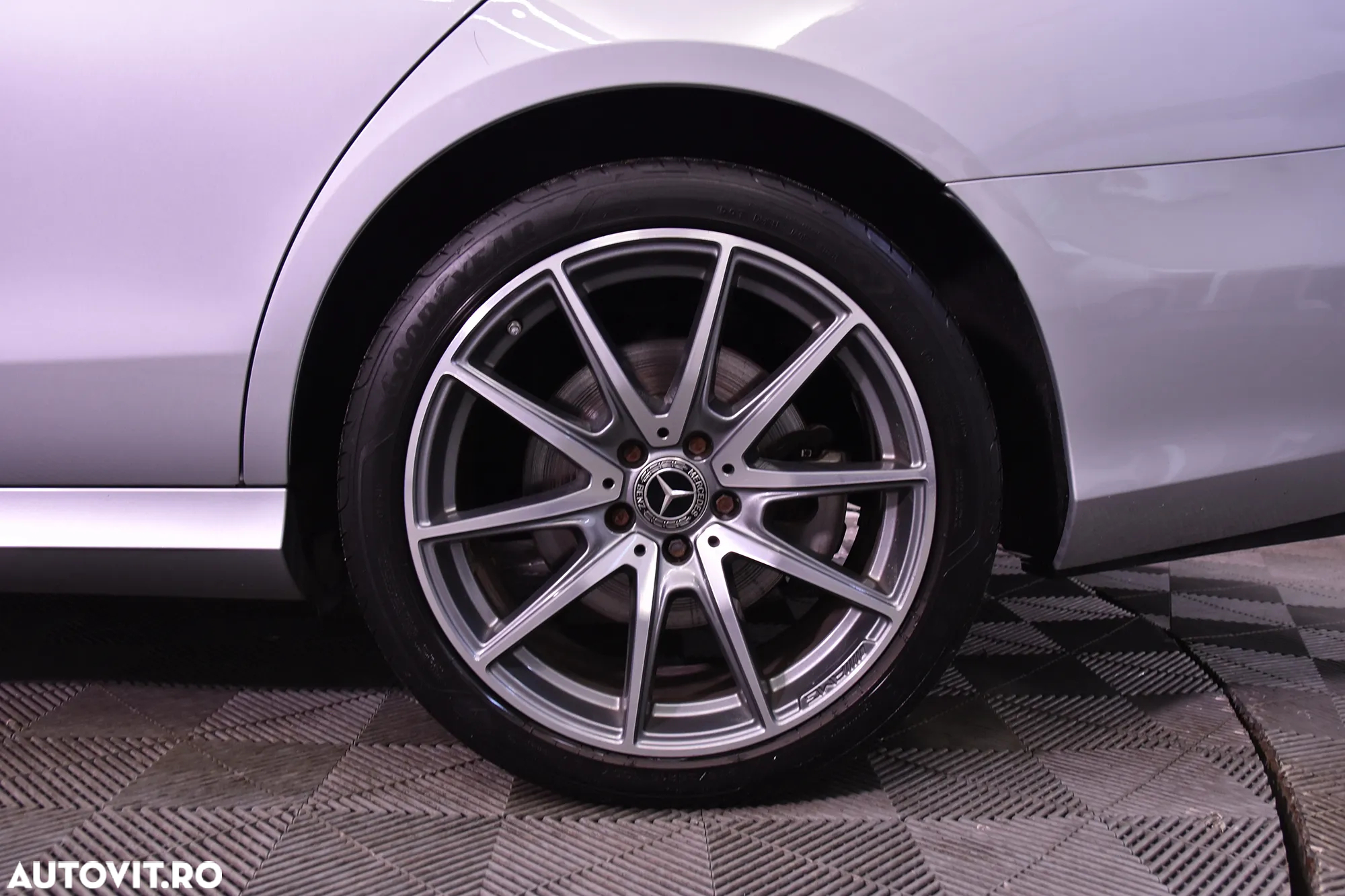 Mercedes-Benz E 350e 9G-TRONIC AMG Line - 13