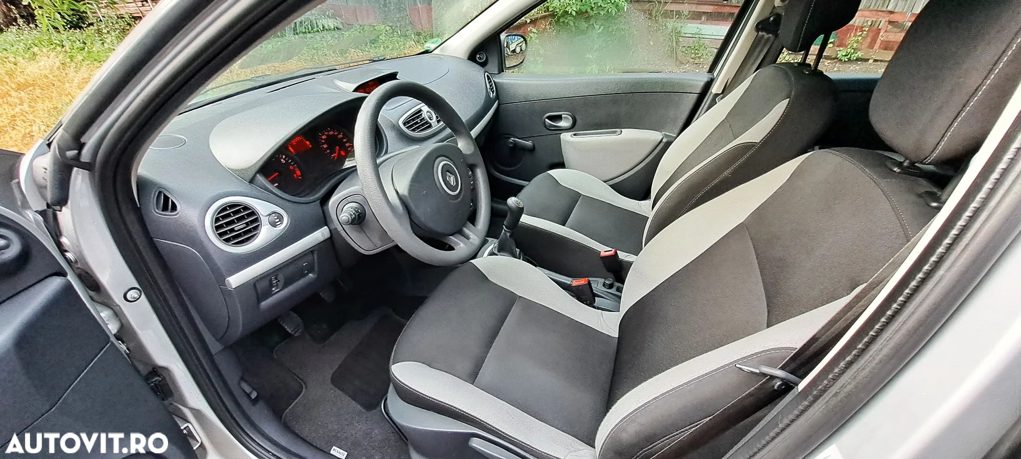 Renault Clio 1.2 16V 75 Collection - 10