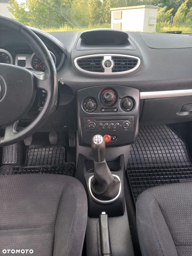 Renault Clio - 24