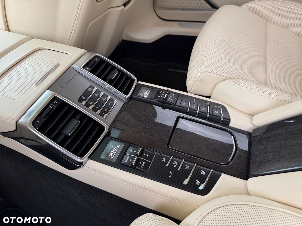 Porsche Panamera Turbo Executive - 24