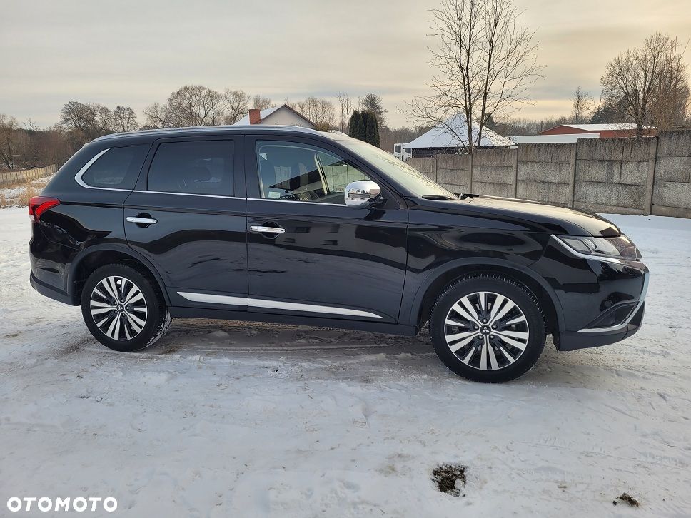 Mitsubishi Outlander 2.0 Intense + Navi 4WD CVT - 30