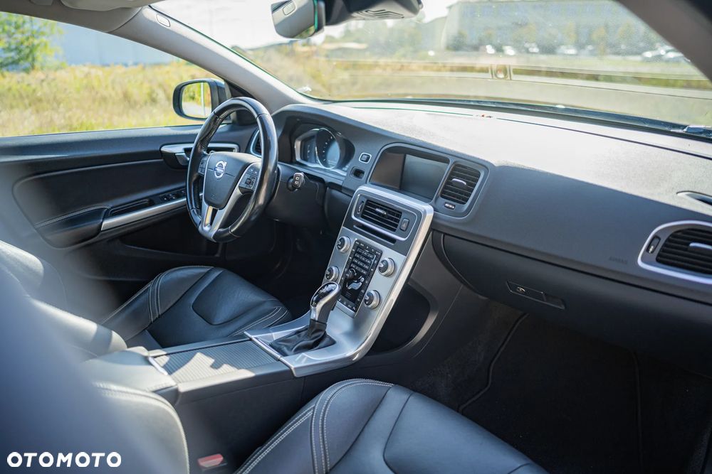 Volvo V60 T5 Drive-E R-Design Momentum - 21