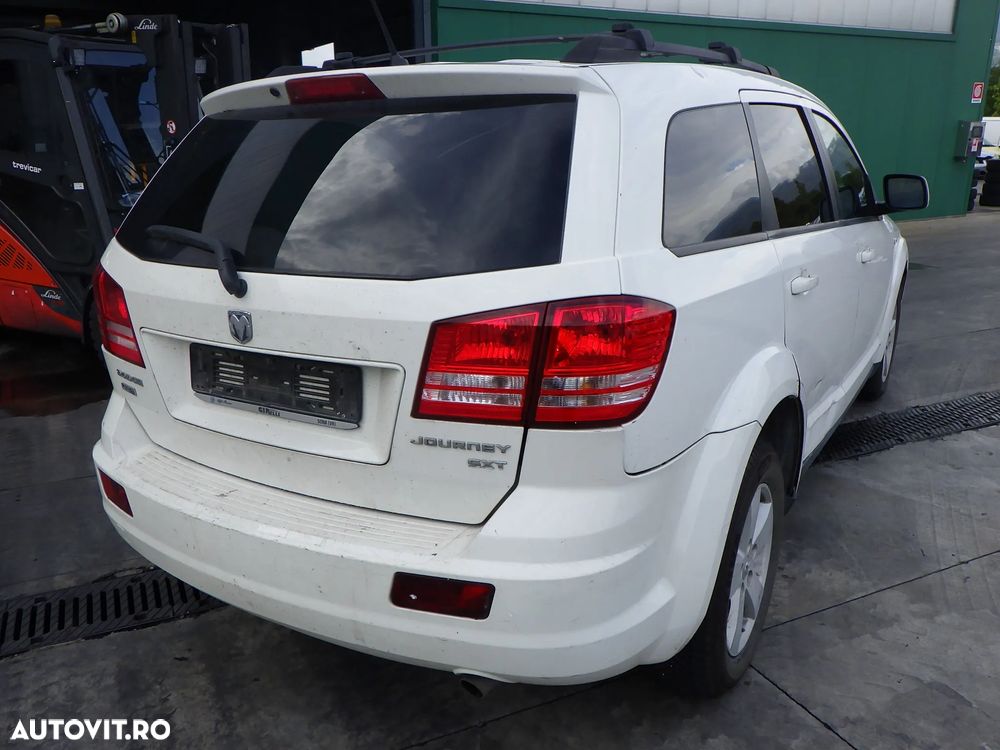Dezmembrez Dodge Journey 2.0D, an 2009,cod motor BWD - 3