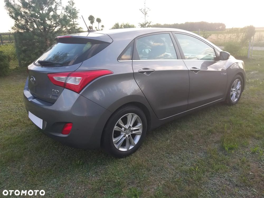 Hyundai i30 1.6 CRDi Fifa World Cup Edition - 13