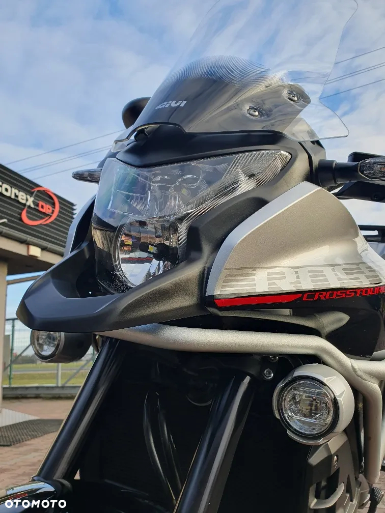 Honda VFR - 12