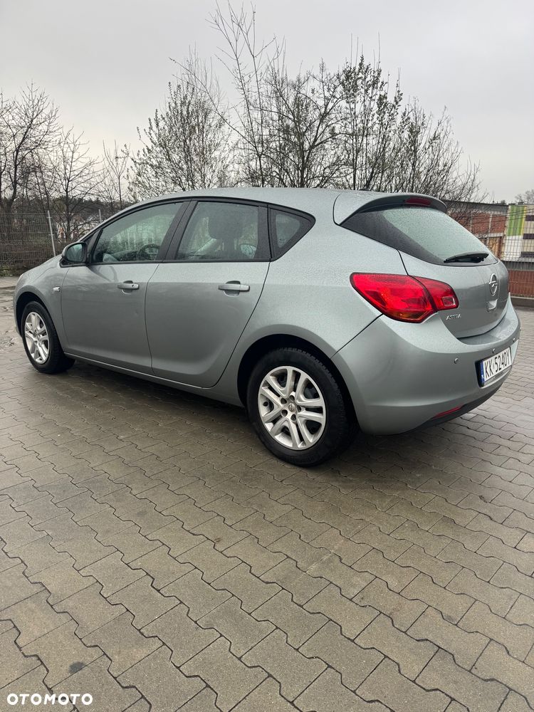 Opel Astra 1.6 Design Edition - 6