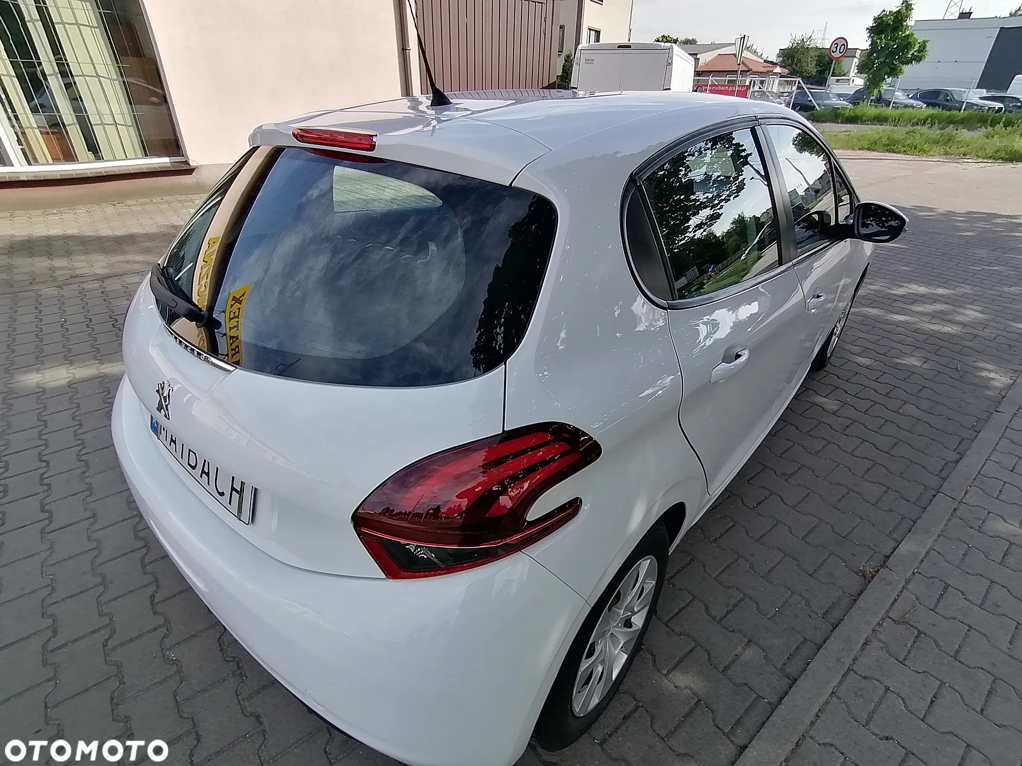 Peugeot 208 - 16