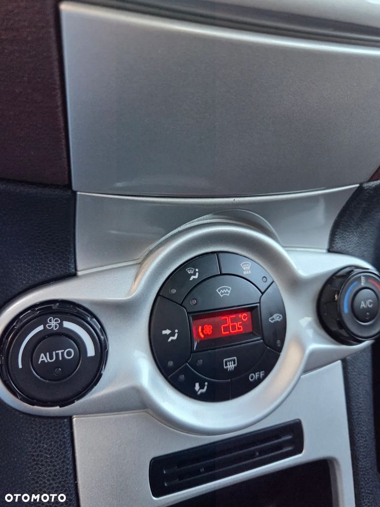 Ford Fiesta 1.25 Titanium - 25