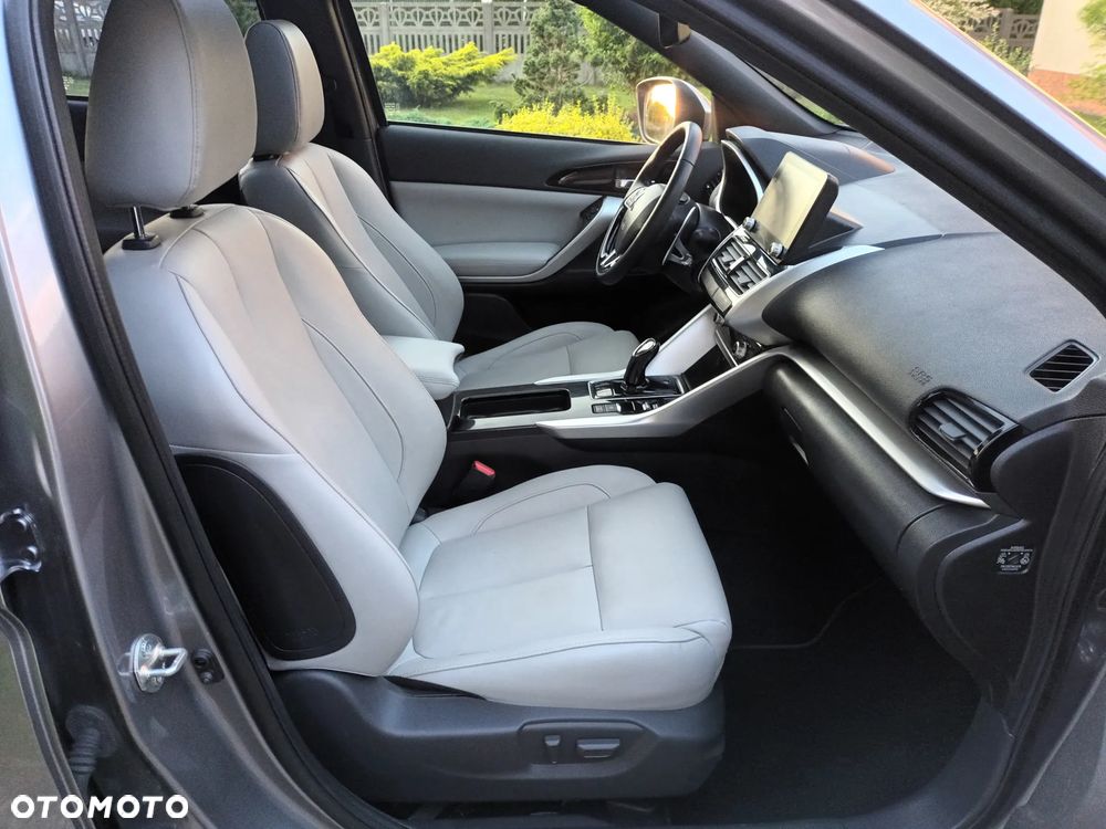 Mitsubishi Eclipse Cross 4WD Top - 14