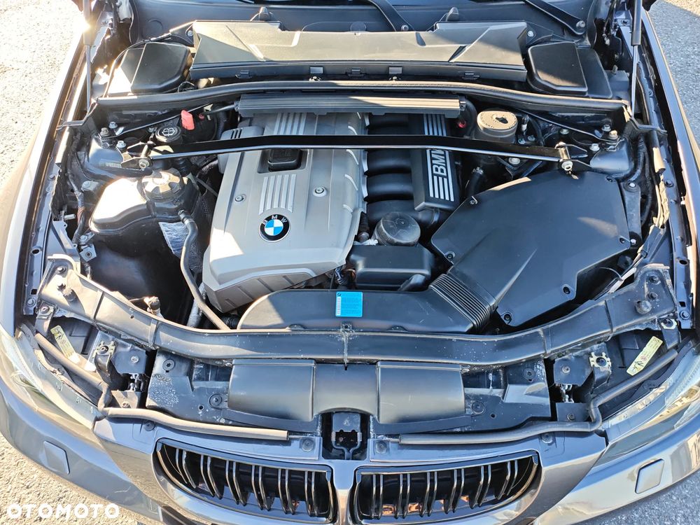 BMW Seria 3 330i - 15