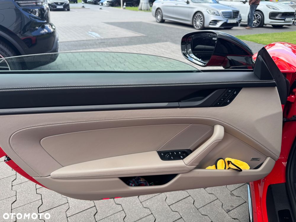 Porsche 911 Carrera T-Hybrid 4 GTS - 28