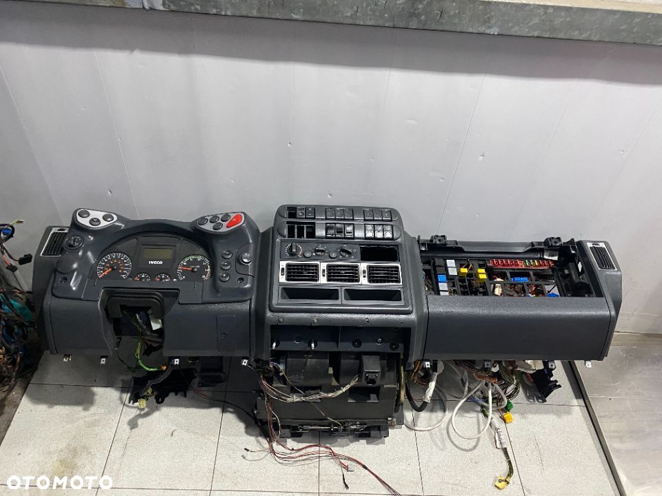 Deska rozdzielcza konsola kokpit Iveco Eurocargo 02-08 - 1
