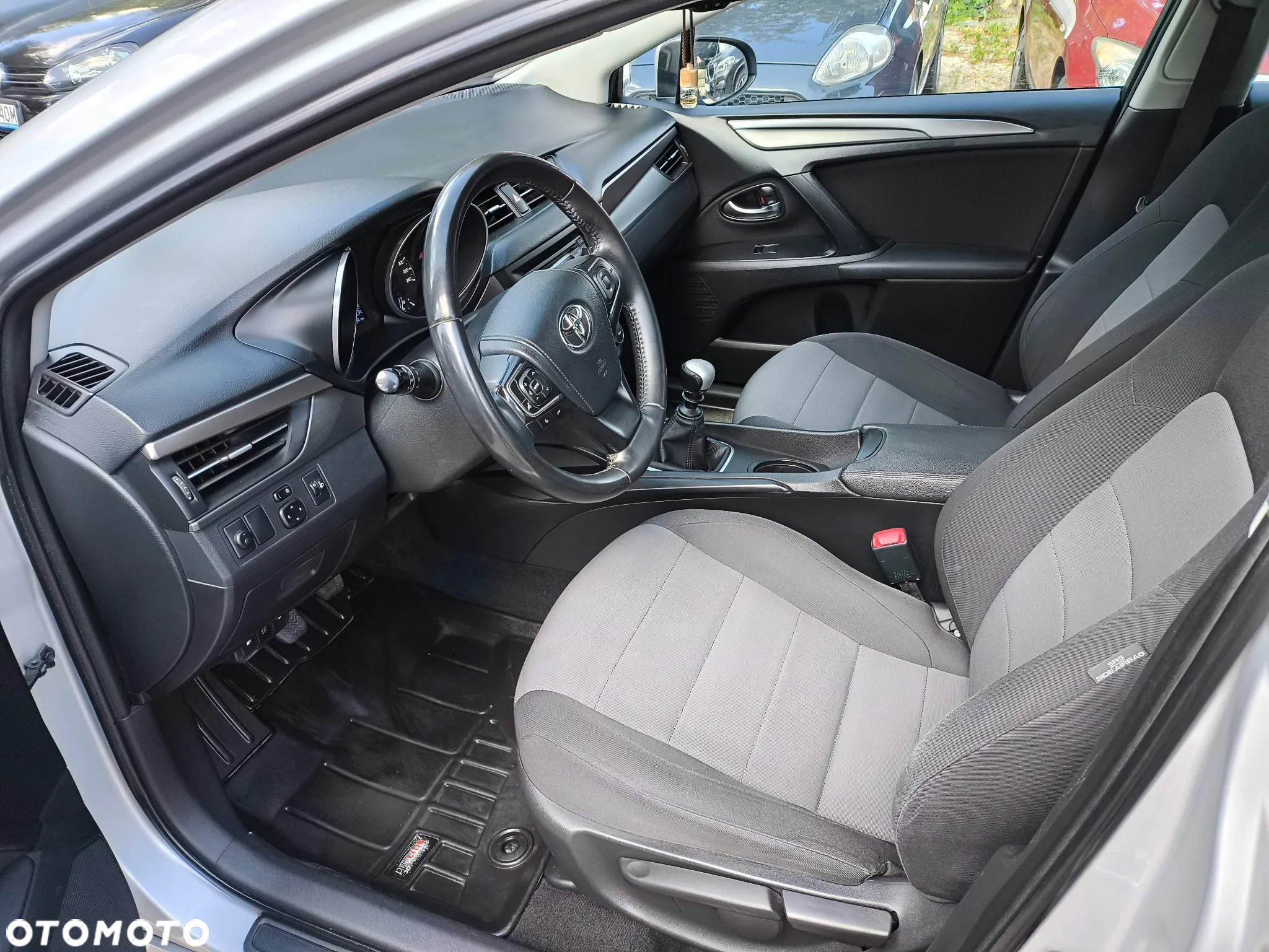 Toyota Avensis 1.8 Active - 8