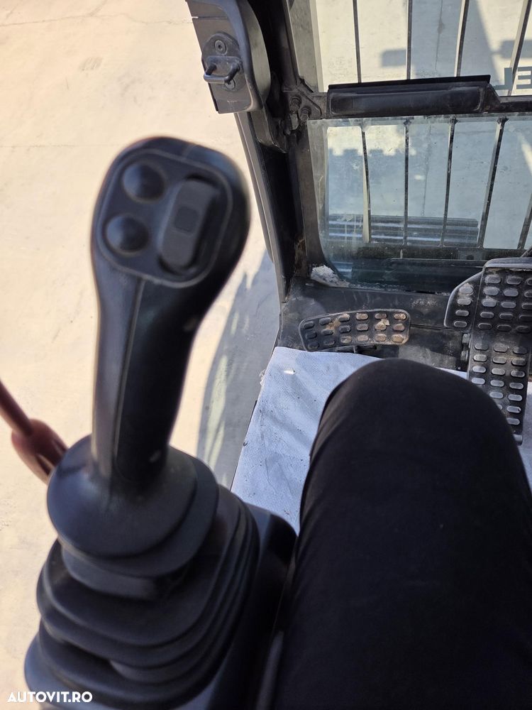 Hitachi SET BRATE LUNGI NOI 18m, cupa 0,9mc, 2019, 6.017h, gresare automata, latime 3,19m, 3 pompe hidr Hitachi, camera spate, camera laterala, consum mediu 13l/h, motor Isuzu 190CP, JAPONIA, doar 377h deplasare lant 80% ok, leasing 3 ani-PROMOTIE 131.900Eur - 11