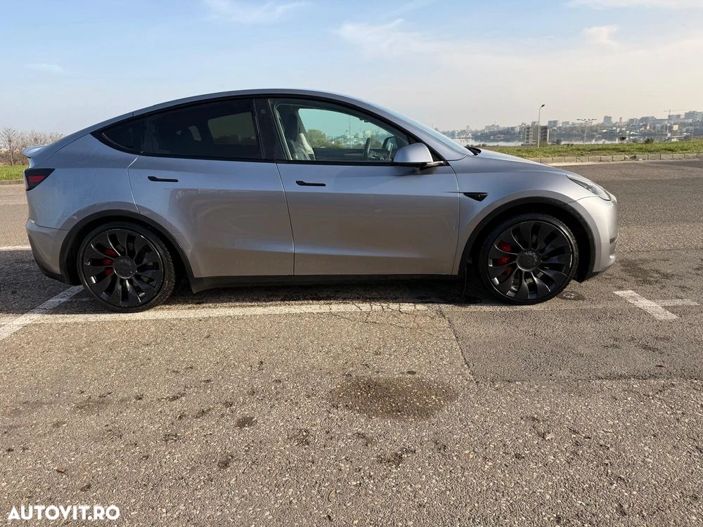 Tesla Model Y AWD Performance - 7