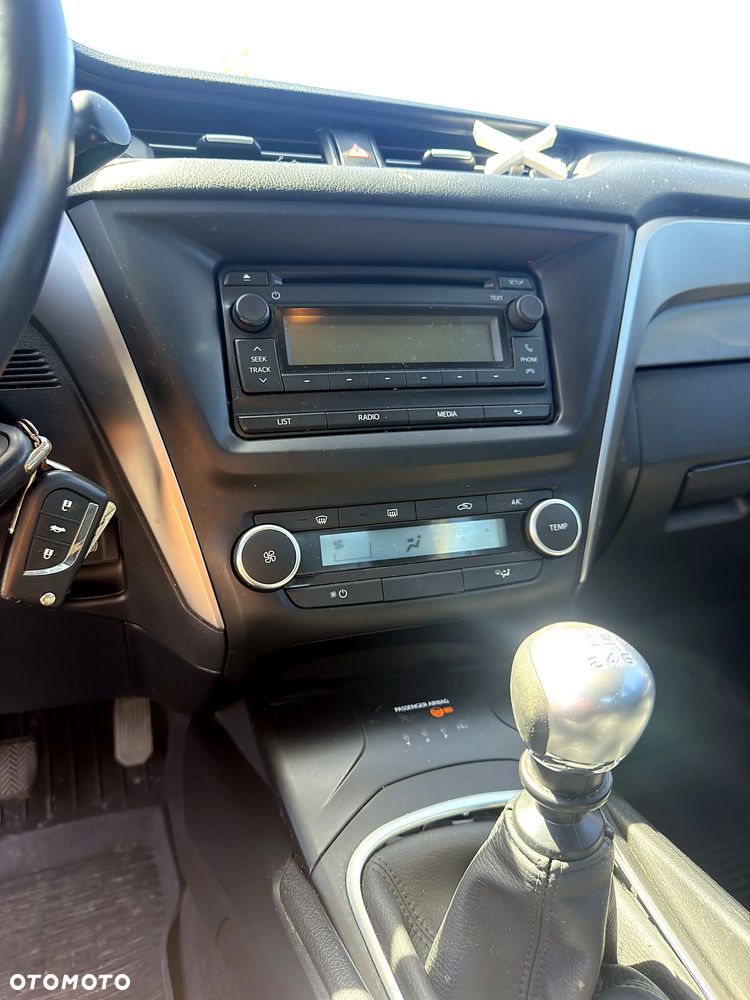 Toyota Avensis 1.8 Active - 22
