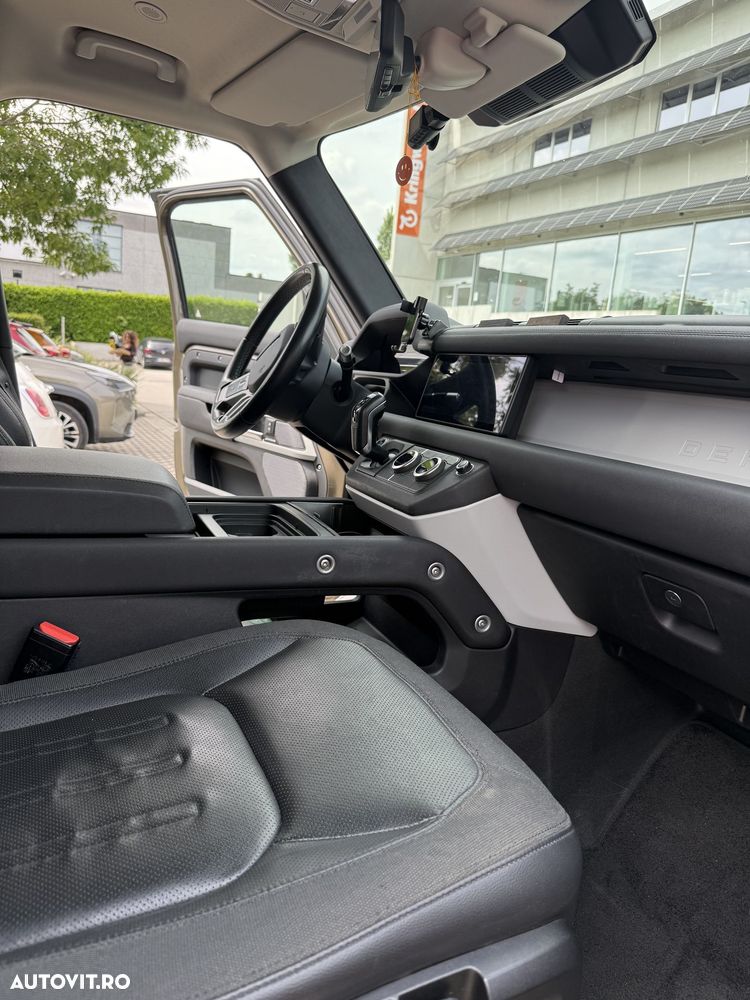 Land Rover Defender 110 2.0L D240 S - 26