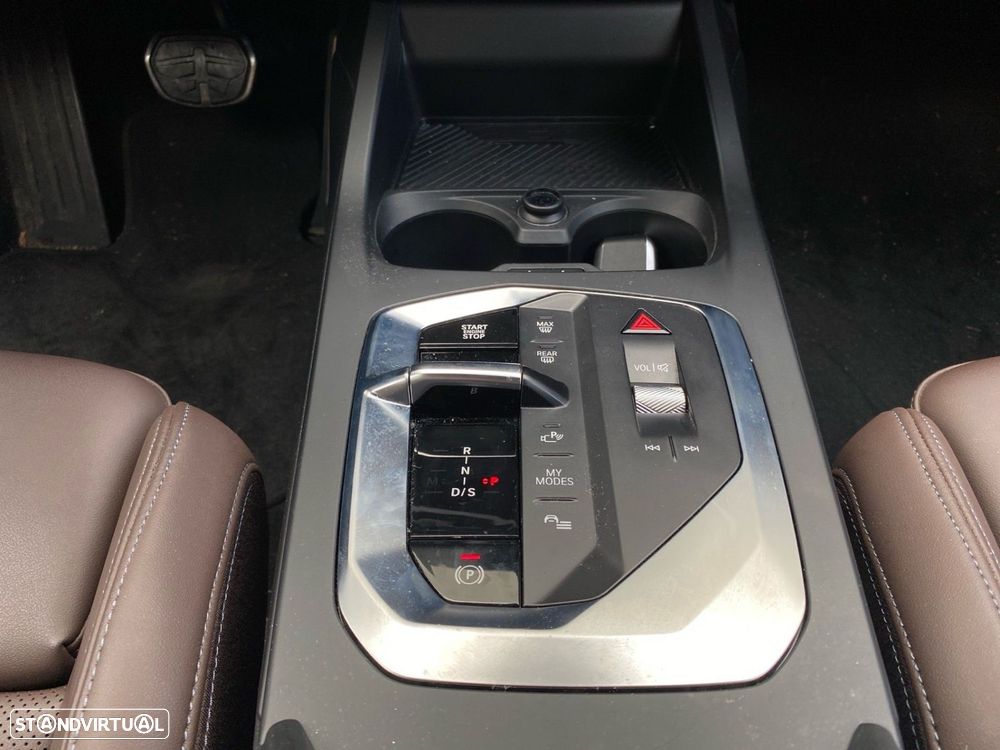 BMW 118 d Pack Desportivo M - 11