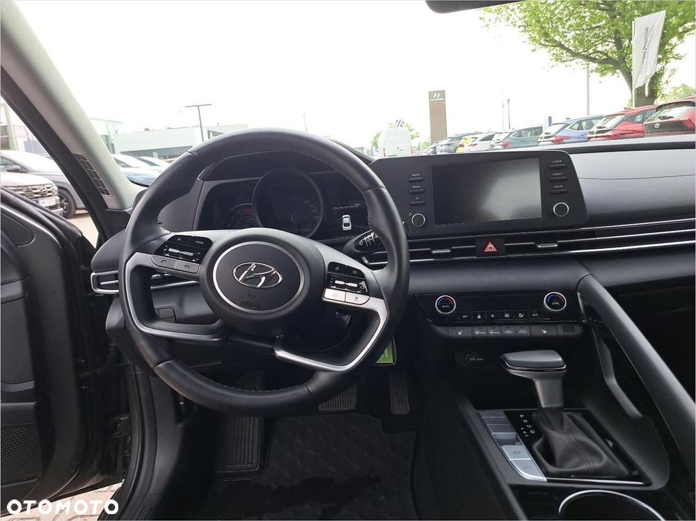 Hyundai Elantra - 13