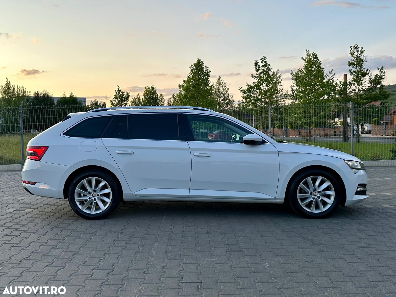 Skoda Superb 2.0 TDI DSG Ambition - 2