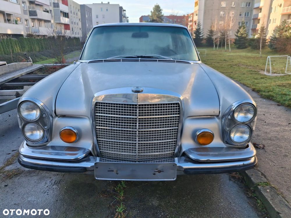 Mercedes-Benz 280 - 1