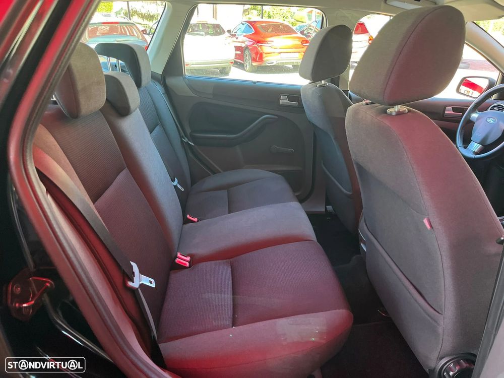 Ford Focus SW 1.6 TDCi Titanium - 14