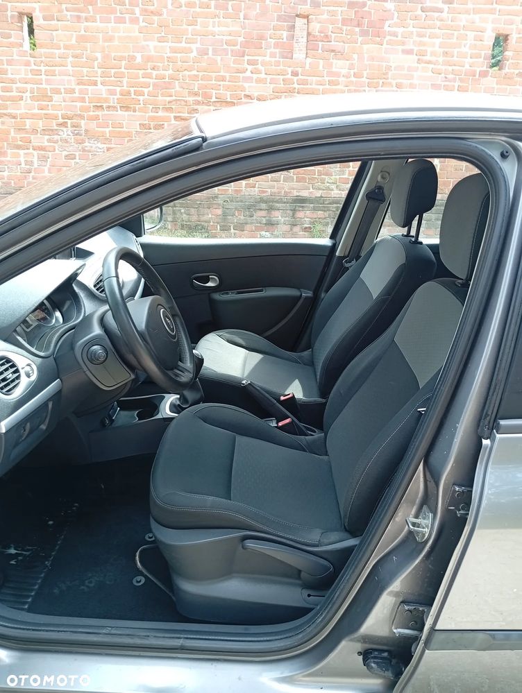 Renault Clio 1.2 16V All Inclusive - 8