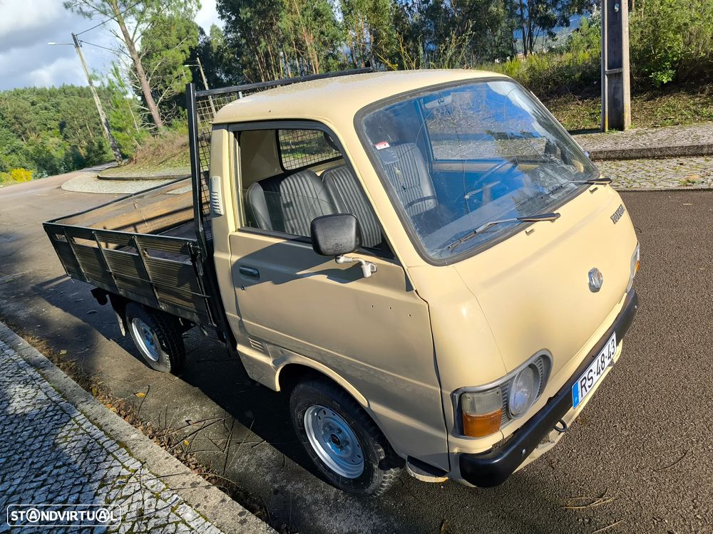 Toyota HiAce - 7
