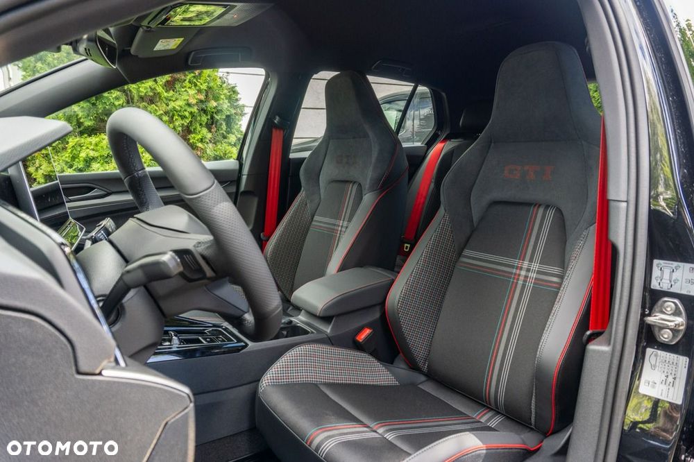 Volkswagen Golf - 28