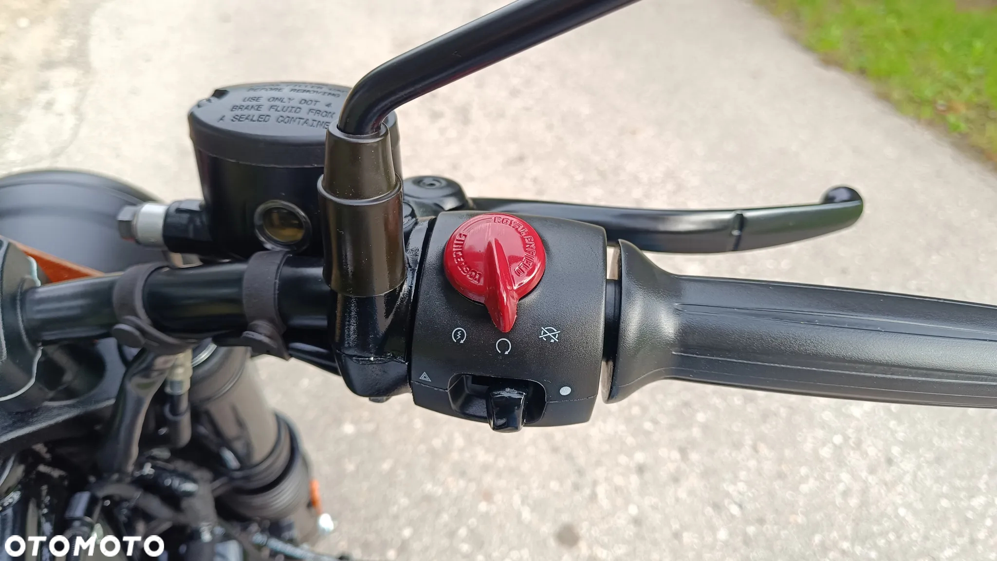 Royal Enfield HNTR - 16