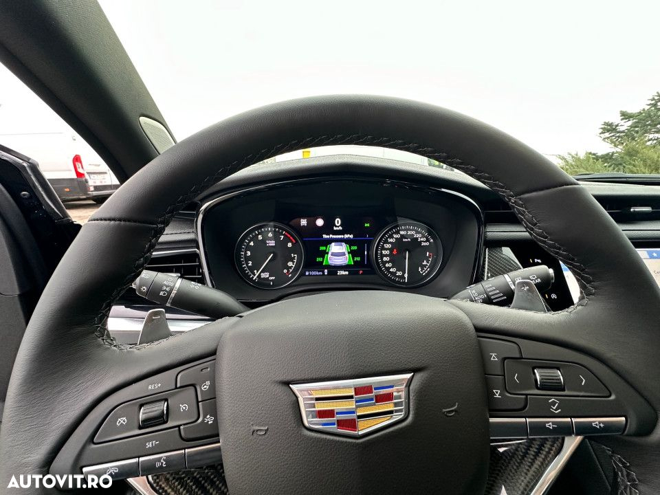 Cadillac XT6 - 11
