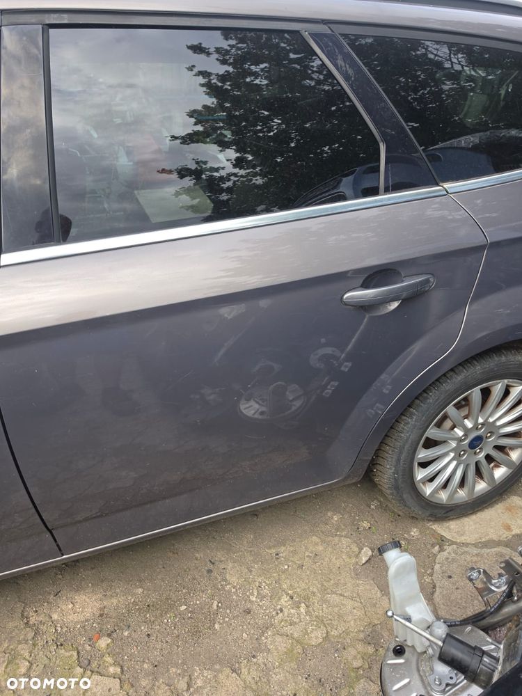Drzwi  lewy  tył  ford  Mondeo  mk4  kombi  w kolorze  LA - 1