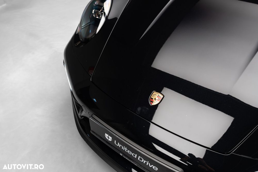 Porsche 911 Carrera 4 GTS PDK - 7