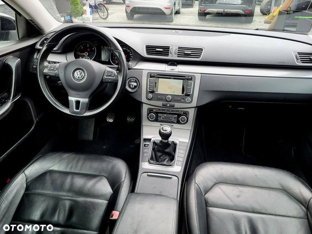 Volkswagen Passat - 13