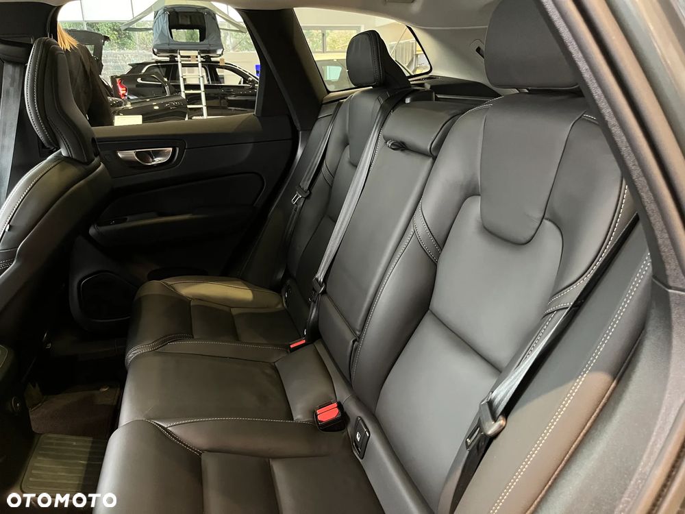 Volvo XC 60 T6 Plug-In Hybrid AWD Ultra Dark - 13