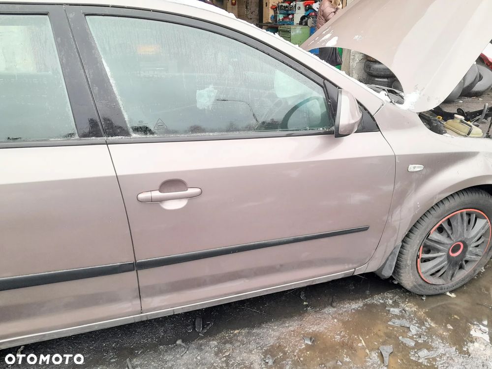 Drzwi przednie prawe KIA Ceed I 06-12r. 8Q - 1