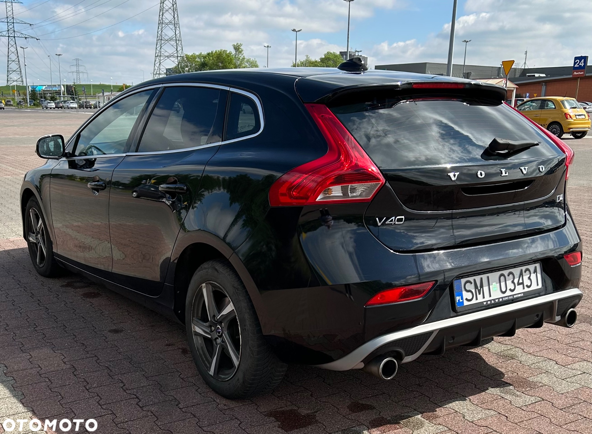 Volvo V40 D4 Drive-E R-Design Momentum - 3