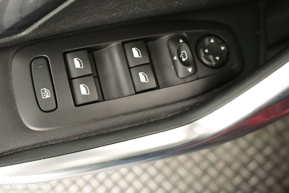 Peugeot 2008 1.2 PureTech Allure - 21