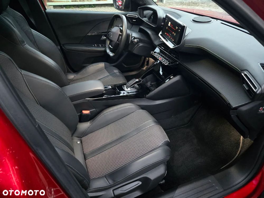 Peugeot 2008 PureTech 130 EAT8 GT - 21