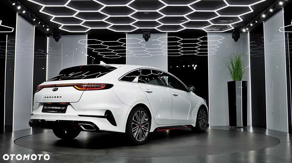 Kia ProCeed 1.6 T-GDI GT DCT - 9