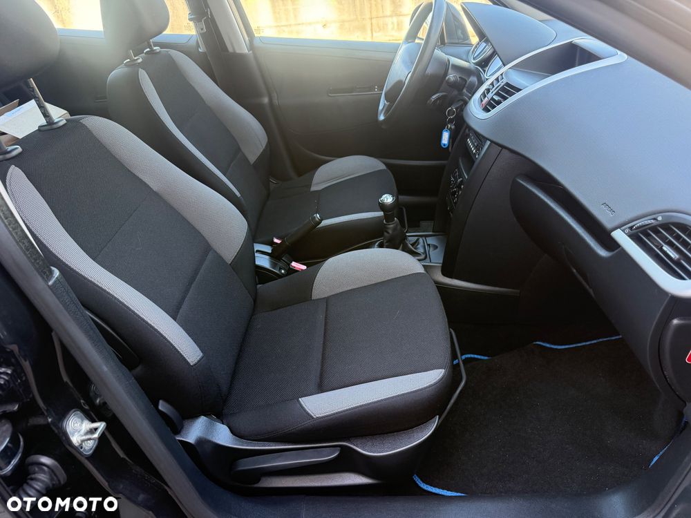 Peugeot 207 1.4 16V Trendy - 12