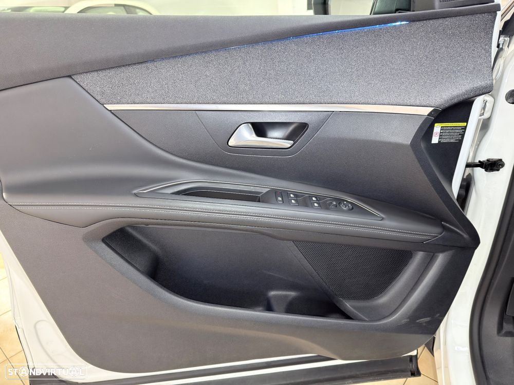 Peugeot 3008 PureTech 130 Stop & Start GPF EAT8 Allure - 17