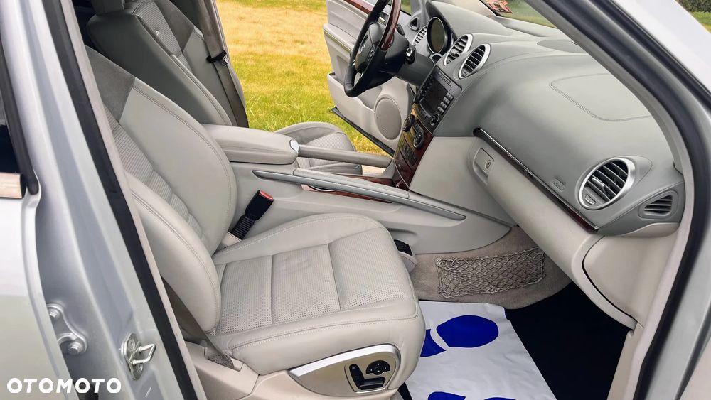 Mercedes-Benz ML 63 AMG 4-Matic - 23